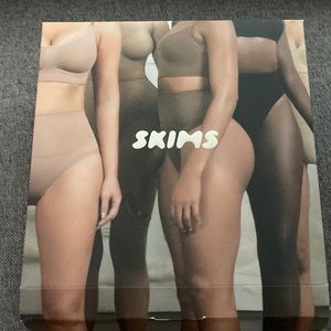 Skims core control thong clay s/m clay